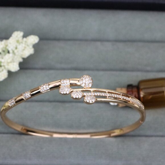 Rose Gold Bangle with Elegant Leaf-Inspired Cubic Zirconia Design, XPBL0554 - Picture 9 of 12